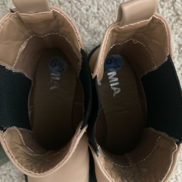 Tan/Black Chelsea Boots - Picture 9 of 9